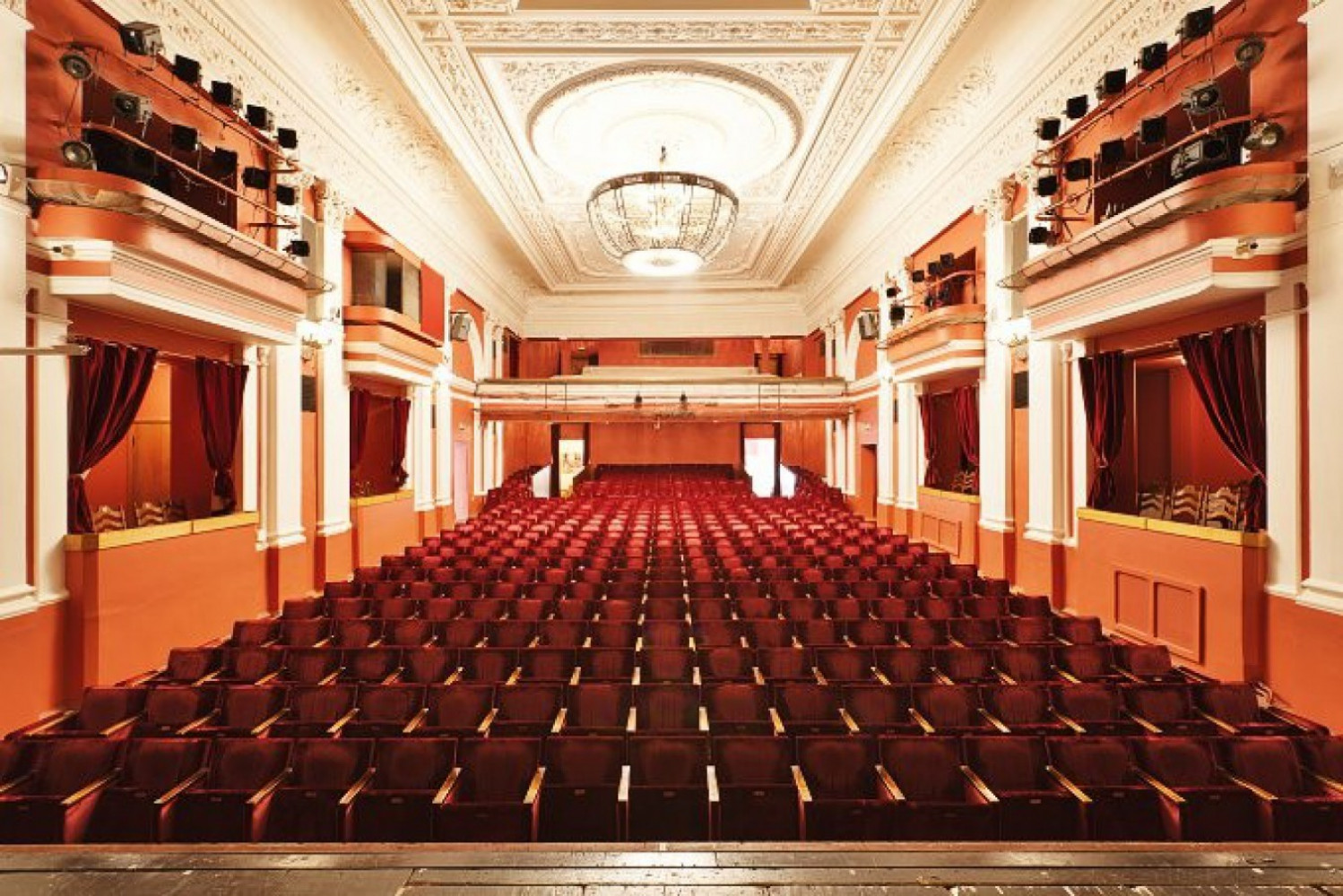 Московский театр на таганке фото зала